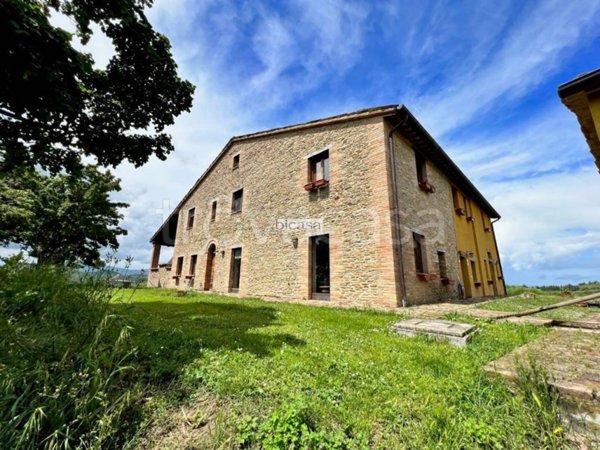 casa indipendente in vendita ad Urbino in zona Girfalco