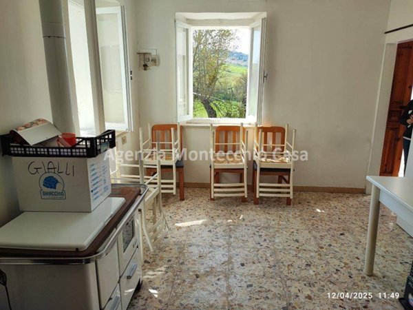 appartamento in vendita ad Urbino in zona Schieti