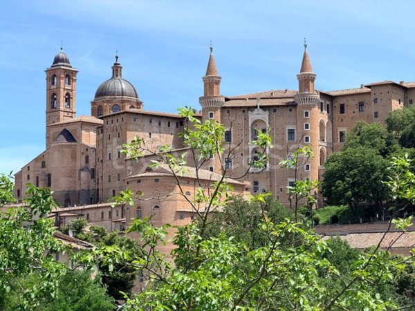 casa indipendente in vendita ad Urbino in zona Crocicchia