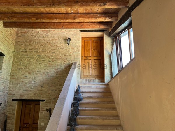 casa indipendente in vendita ad Urbino in zona Colonna