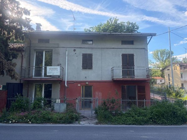 appartamento in vendita ad Urbino in zona Trasanni