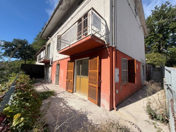 appartamento in vendita ad Urbino in zona Trasanni