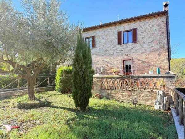 appartamento in vendita ad Urbino in zona Crocicchia