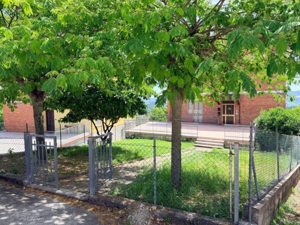 appartamento in vendita ad Urbino in zona Crocicchia