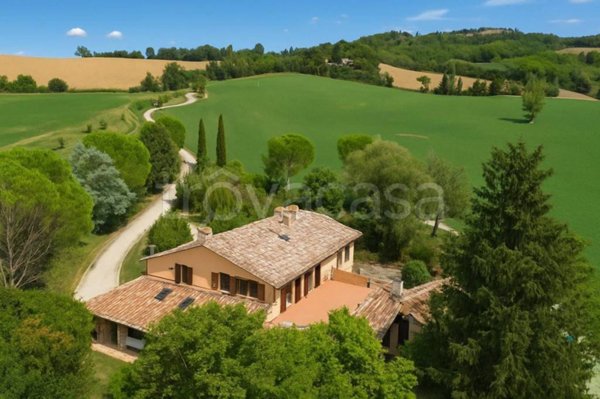 casa indipendente in vendita ad Urbino in zona Monte Calende
