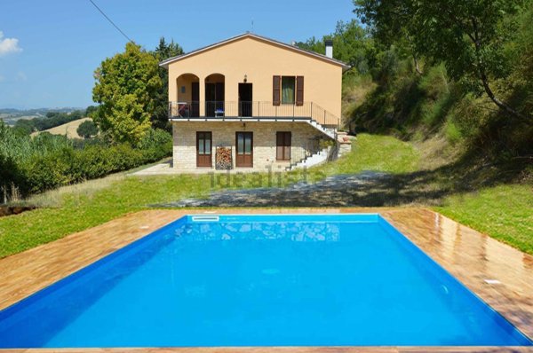 casa indipendente in vendita ad Urbino in zona Santo Stefano di Gaifa
