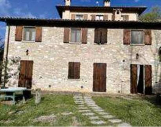 appartamento in vendita ad Urbino in zona Ii caldese