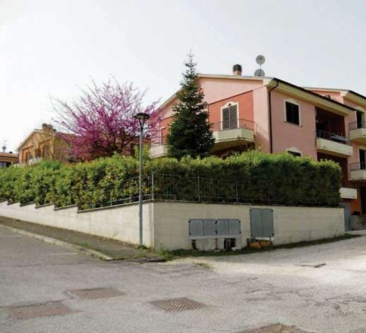 appartamento in vendita ad Urbino in zona Sasso