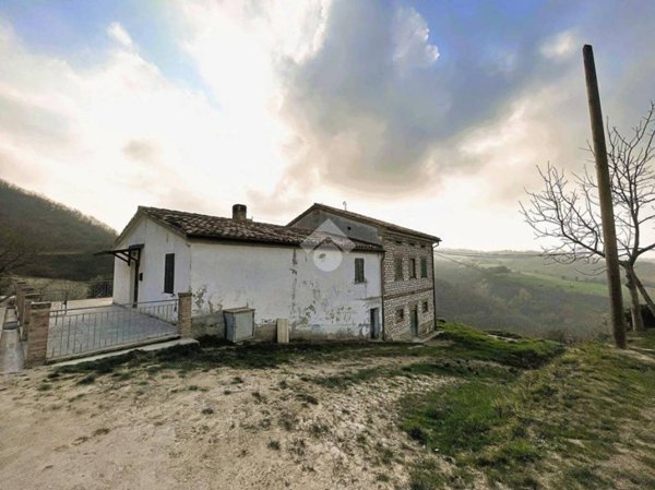 casa indipendente in vendita ad Urbino in zona Palazzo del Piano