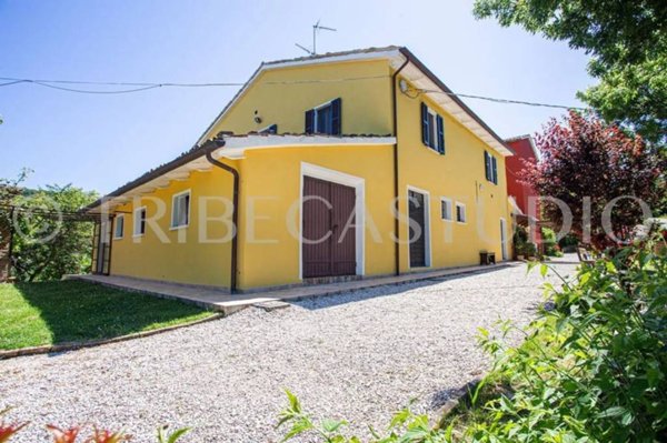casa indipendente in vendita ad Urbino