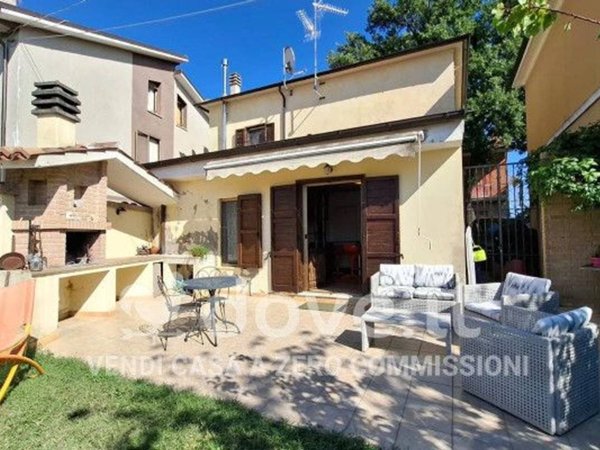 casa indipendente in vendita ad Urbino in zona Pieve di Cagna