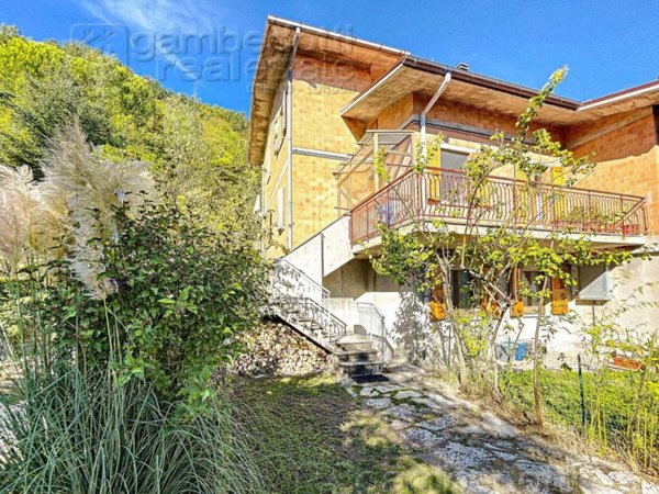 appartamento in vendita ad Urbino in zona Tufo