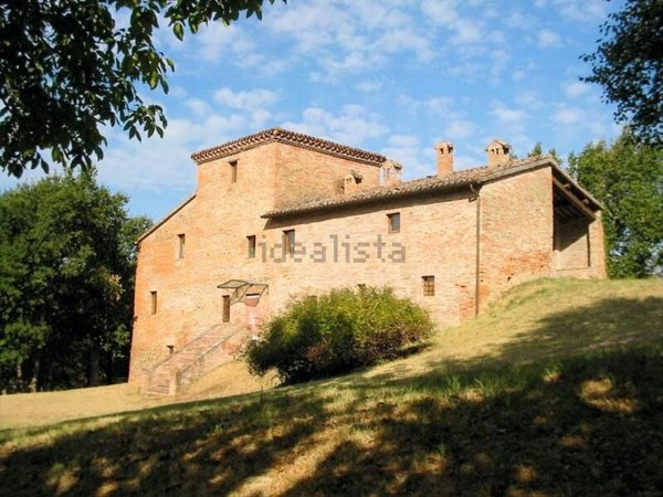 casa indipendente in vendita ad Urbino in zona Monte Calende