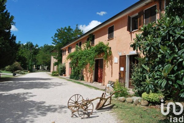 negozio in vendita ad Urbino in zona Miniera