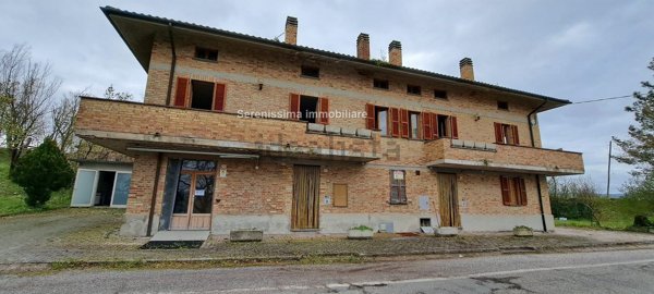 appartamento in vendita ad Urbino in zona Pantiera