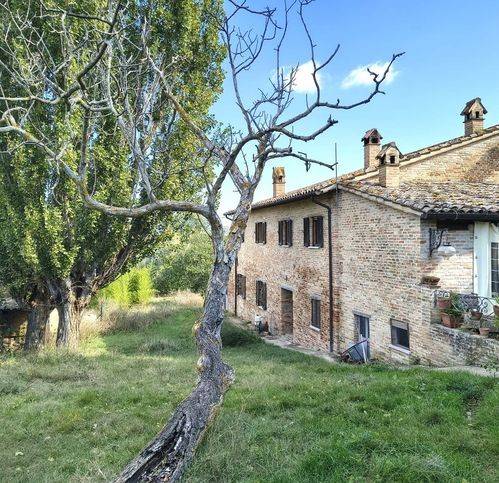 casa indipendente in vendita ad Urbino in zona Pallino Secondo