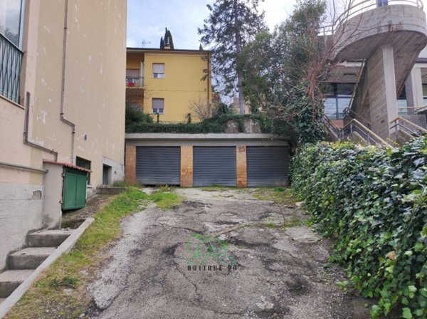 box auto in vendita ad Urbino