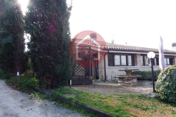casa indipendente in vendita ad Urbino in zona La Torre