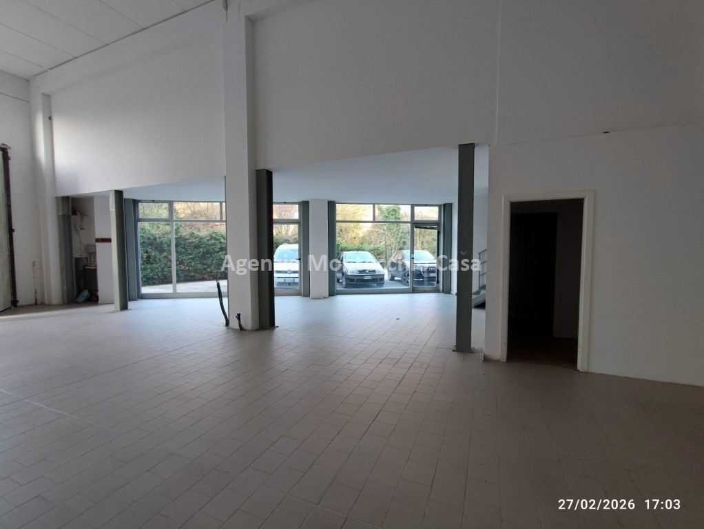 locale commerciale in vendita ad Urbino in zona Centro CittÃ 