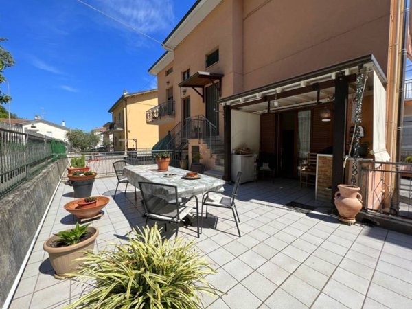 casa indipendente in vendita a Vallefoglia in zona Montecchio