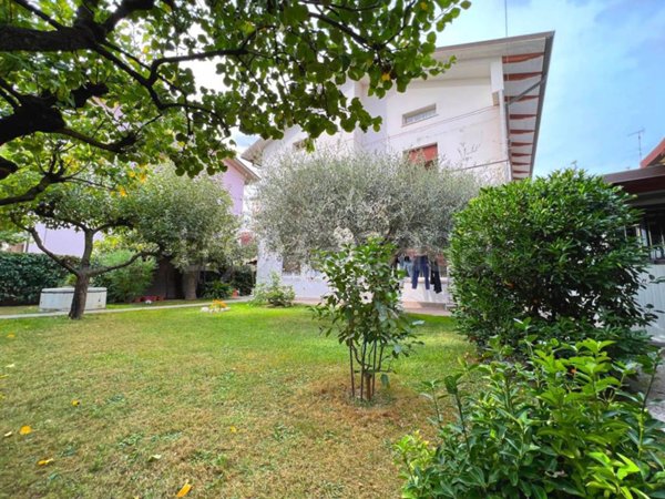 casa indipendente in vendita a Vallefoglia in zona Montecchio