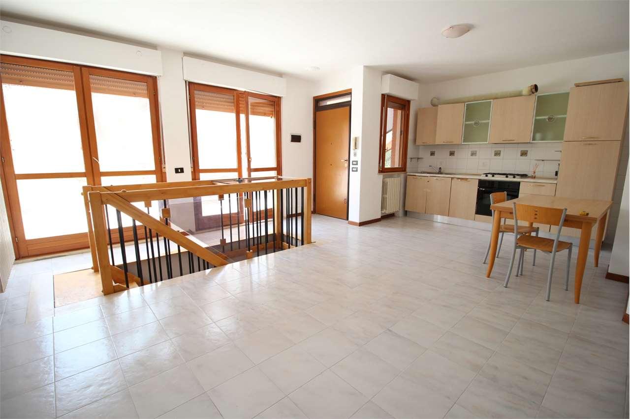 appartamento in vendita a Vallefoglia in zona Montecchio