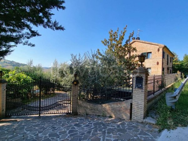 casa indipendente in vendita a Vallefoglia in zona Sant'Angelo in Lizzola