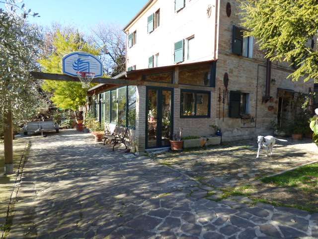 casa indipendente in vendita a Vallefoglia in zona Montecchio