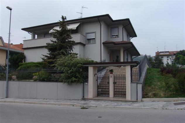 casa indipendente in vendita a Vallefoglia in zona Montecchio