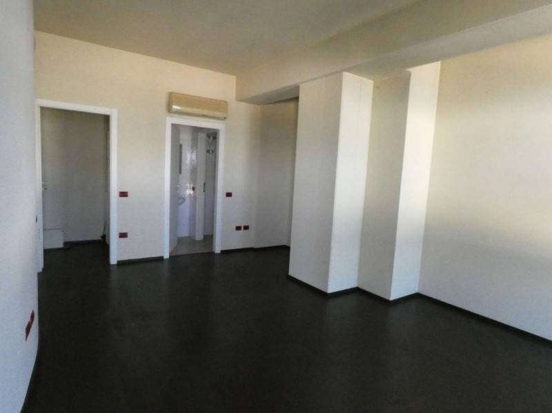 negozio in vendita a Vallefoglia in zona Morciola
