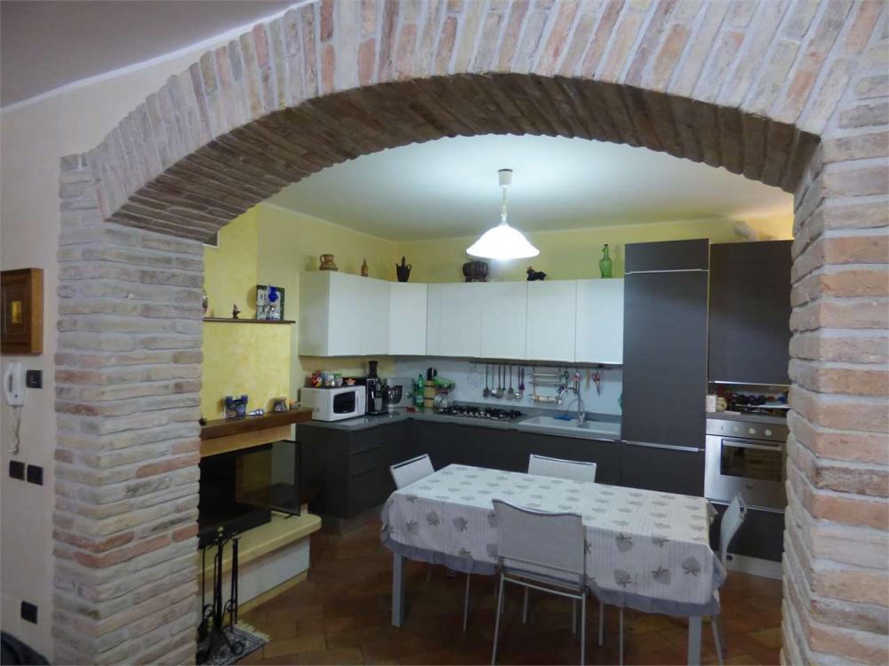 appartamento in vendita a Vallefoglia in zona Sant'Angelo in Lizzola