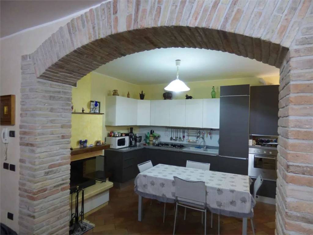 appartamento in vendita a Vallefoglia in zona Montecchio