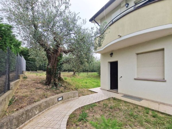 casa indipendente in vendita a Vallefoglia in zona Montecchio