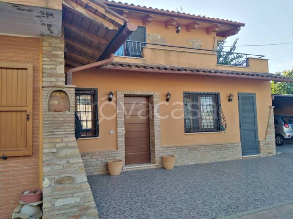 casa indipendente in vendita a Vallefoglia