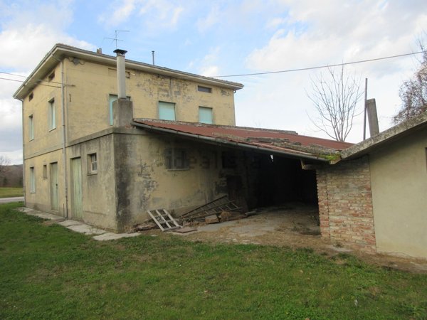 casa indipendente in vendita a Vallefoglia in zona Montecchio