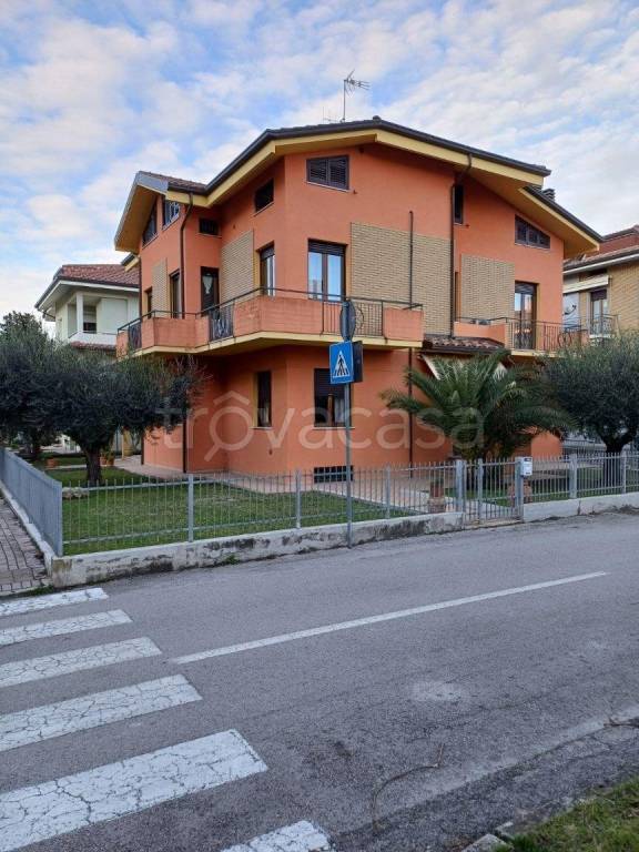 appartamento in vendita a Vallefoglia in zona Bottega