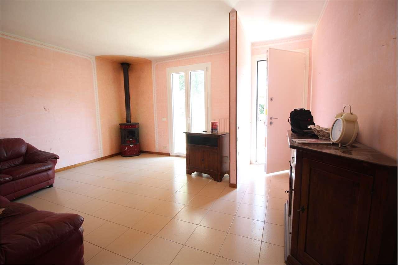 appartamento in vendita a Vallefoglia in zona Montecchio