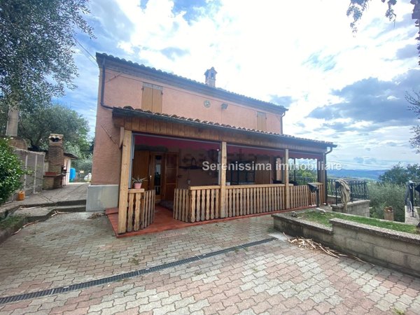 casa indipendente in vendita a Vallefoglia in zona Montecchio