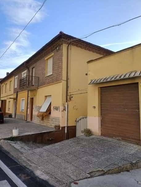 appartamento in vendita a Vallefoglia in zona Montecchio