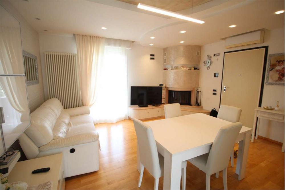 appartamento in vendita a Vallefoglia in zona Montecchio