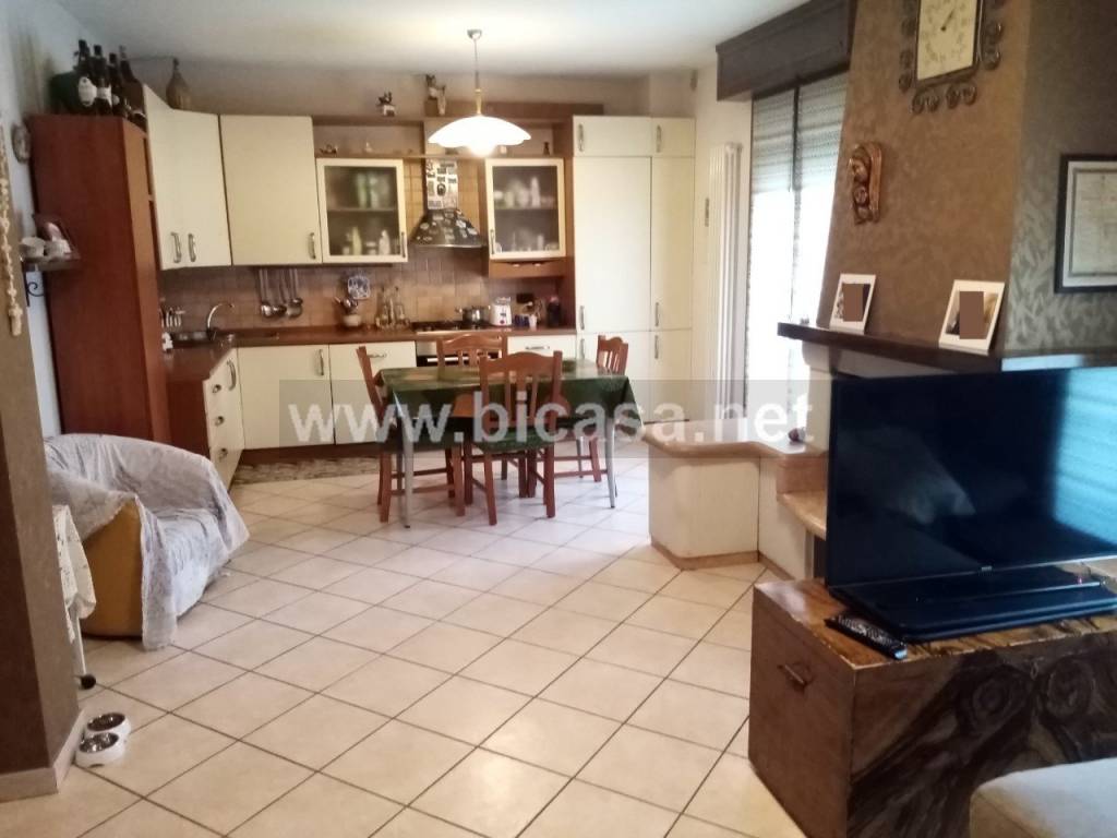 appartamento in vendita a Vallefoglia in zona Montecchio