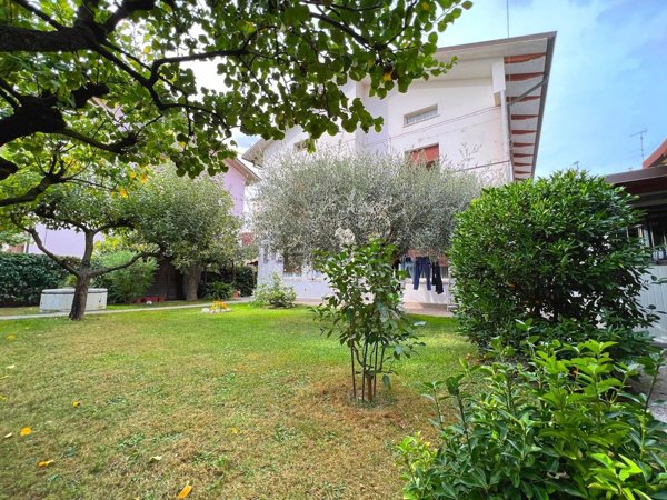 casa indipendente in vendita a Vallefoglia in zona Montecchio