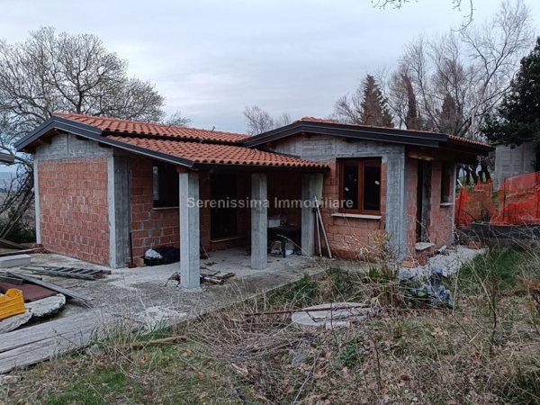 casa indipendente in vendita a Vallefoglia