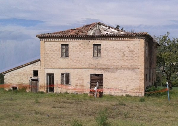 casa indipendente in vendita a Vallefoglia in zona Colbordolo