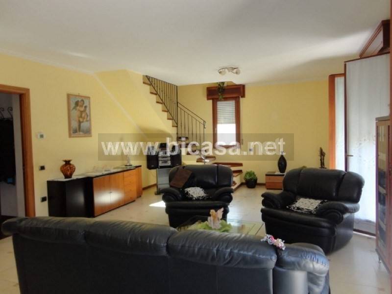 casa indipendente in vendita a Vallefoglia in zona Morciola