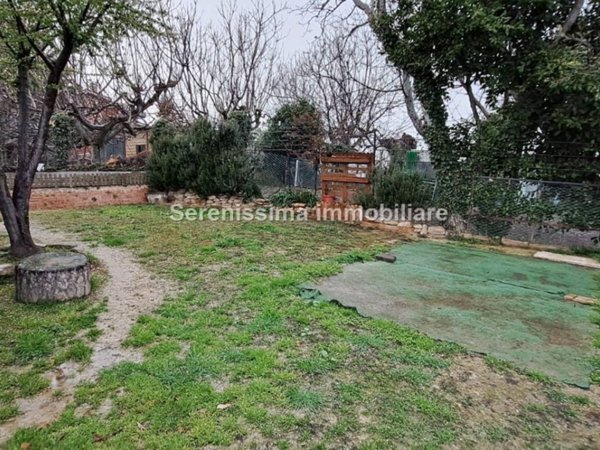 casa indipendente in vendita a Vallefoglia