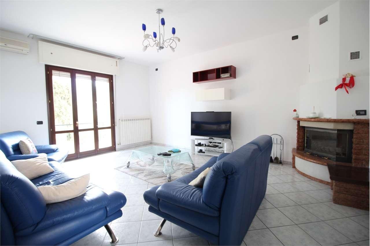 casa indipendente in vendita a Vallefoglia in zona Montecchio