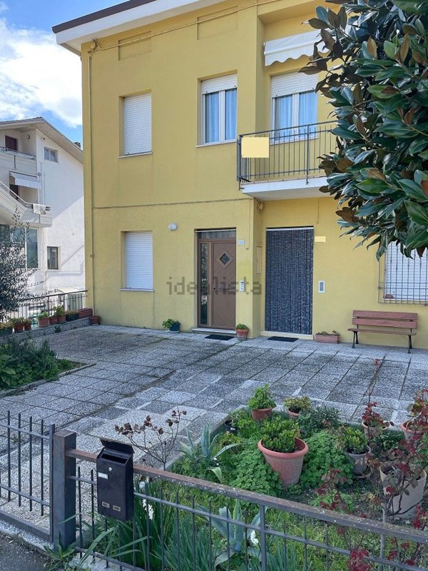 appartamento in vendita a Vallefoglia in zona Montecchio