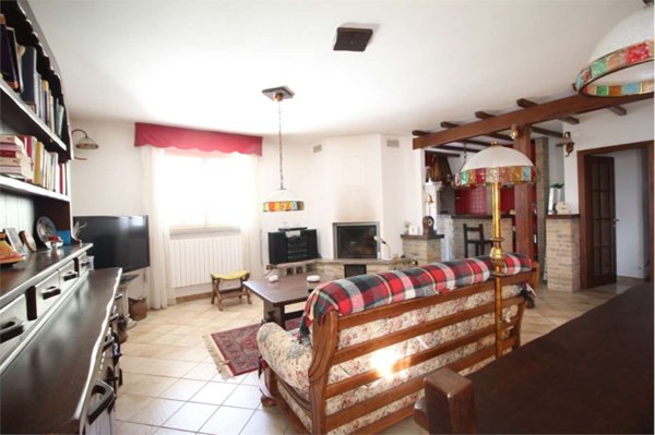 casa indipendente in vendita a Vallefoglia in zona Montecchio