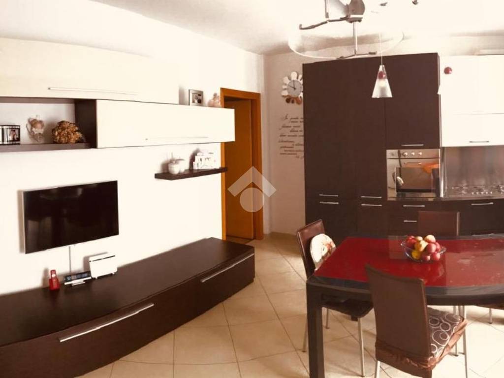 appartamento in vendita a Vallefoglia in zona Montecchio